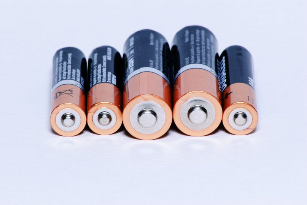 5 batteries of different sizes